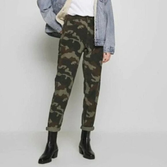 American Eagle Size 4 Regular Green Camo Corduroy Stretch Mom Jean Pants Cords - Picture 2 of 7